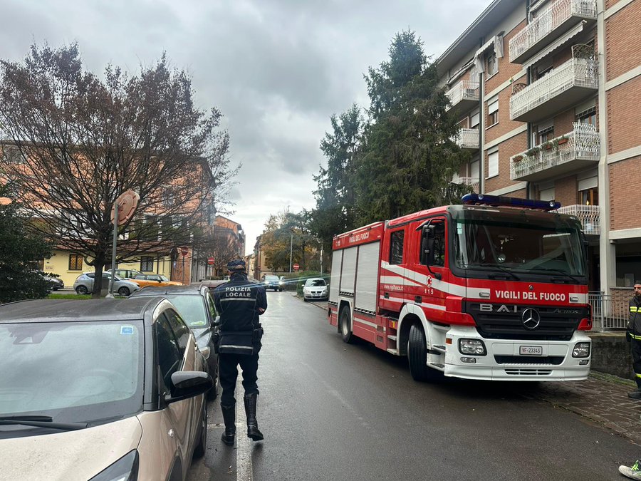 Fuga di gas nel centro storico: polizia locale e vigili del fuoco in azione a Carpi
