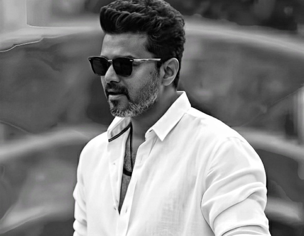 MoviesSingapore's tweet image. #JanaNayagan Malaysia 🇲🇾 Audio Launch is planned to be a PAID, TICKETED EVENT, and the demand is expected to be sky-high 📈. The event will be organised by the popular Noise &amp;amp; Grains. It is being planned as a grand #ThalapathyVijay-style concert, with #Anirudh performing all…