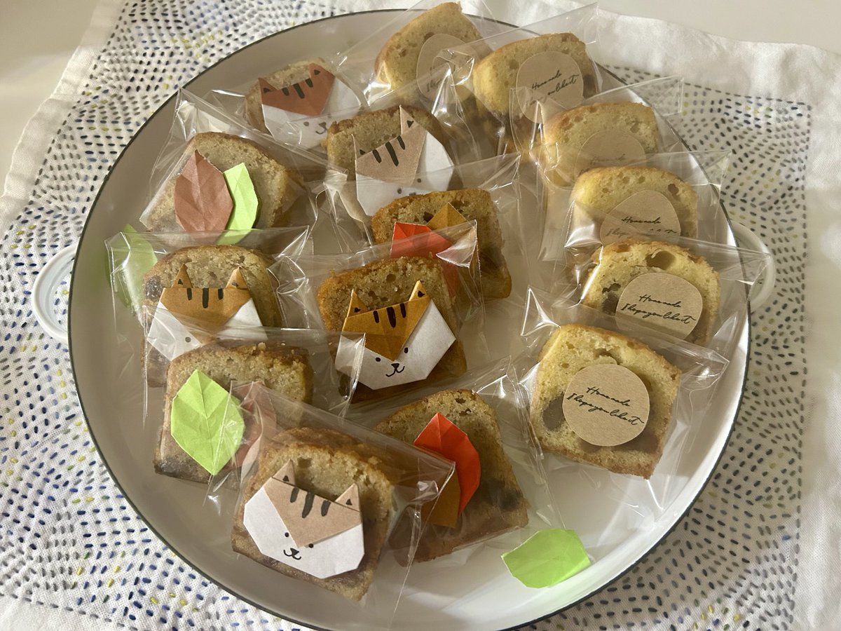 SERS43541322's tweet photo. Snack for sweet girls
#ChiffonCake
#AppleCake
#PoundCake
#homemade
#栗のケーキ
#りんごケーキ https://t.co/HhMIT4bWwp
