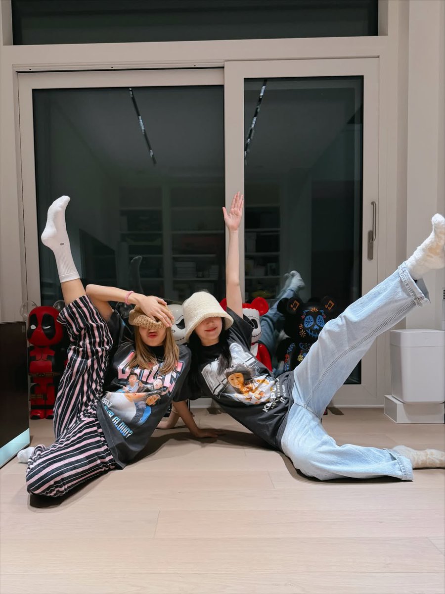 Thana (Thai actress) IG update with #LISA: 

🔗 instagram.com/p/DRUibuqjxwG/…

<a href="/wearelloud/">LLOUD</a>