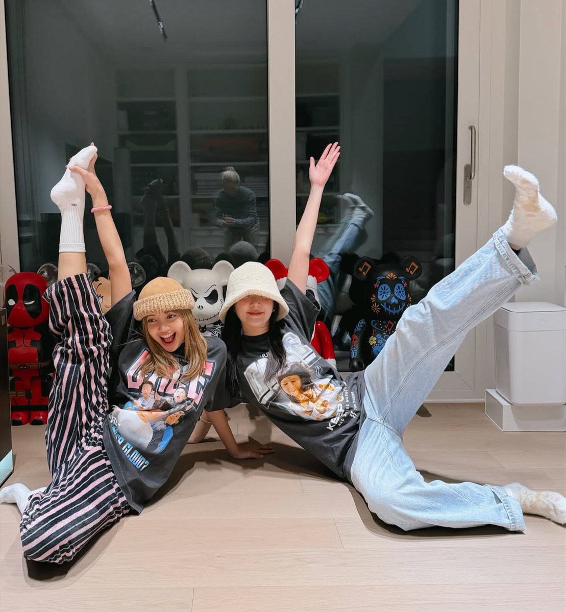 jsmtjyygyjbbjb's tweet image. ลิซ่าต้าเหนิงกับเสื้อคอลเลชั่นเจ้เกล 5555555555555555555555555555