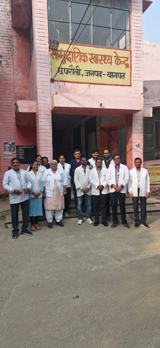 CmoBaghpat's tweet image. @BagpatDm महोदया की पहल पर जनपद बागपत के सभी सरकारी अस्पतालों में ड्रेस कोड व आईडी व्यवस्था लागू की गई, जिसका उद्देश्य स्वास्थ्य सेवाओं की पारदर्शिता व गुणवत्ता को बढ़ाना है।
अब सभी चिकित्सक एवं स्वास्थ्य कर्मी निर्धारित यूनिफॉर्म व आईडी कार्ड में रहेंगे. 
#dresscode #uniforme