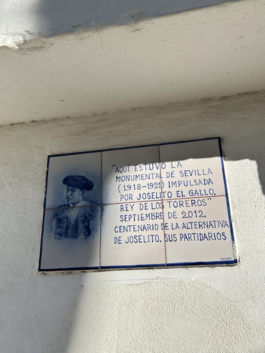 Lo que queda de la Plaza de Toros Monumental de Sevilla, impulsada por Gallito a principios del siglo XX.