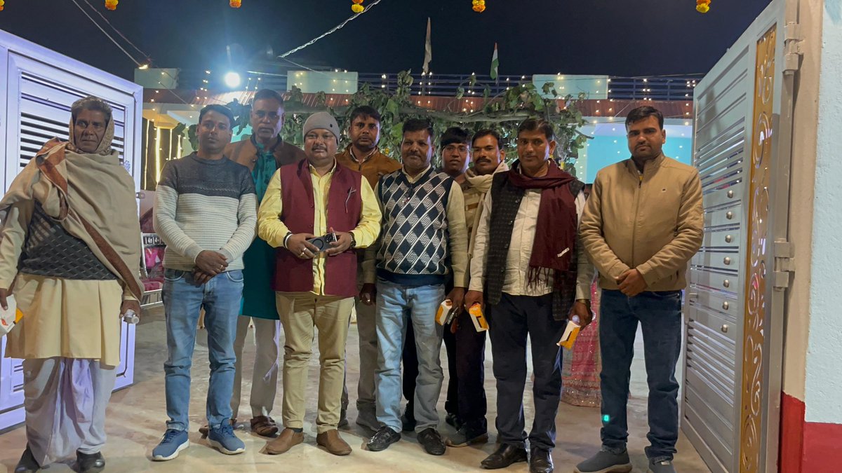 amityadavmla's tweet image. बरकट्ठा, गयपहाड़ी निवासी श्री चन्द्रिका प्रसाद जी की पुत्री के विवाह समारोह में शामिल होकर परिवारजनों को हार्दिक बधाई दी तथा नवदंपति को आशीर्वाद एवं उज्ज्वल भविष्य की शुभकामनाएं प्रेषित की।