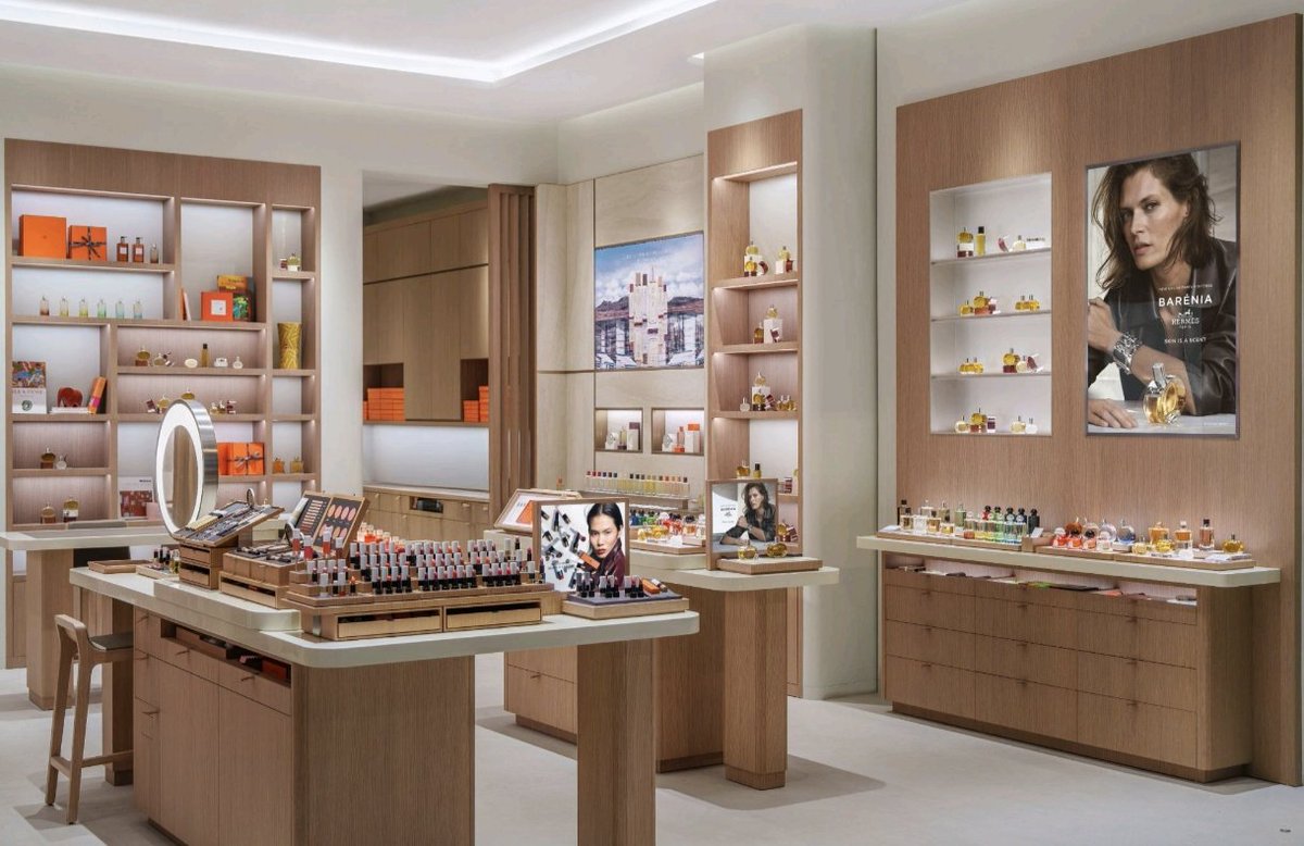 cppluxury's tweet image. HERMÈS opens in Singapore its first beauty store in South East Asia (Fragrances &amp;amp; Beauty) at Raffles City Mall

#Hermes #HermesBeauty #Singapore #luxurybeauty #luxuryfragrances #luxuryperfumes #luxurymakeup #luxuryperfumery #luxuryretail #luxuryboutique @Hermes_Paris
