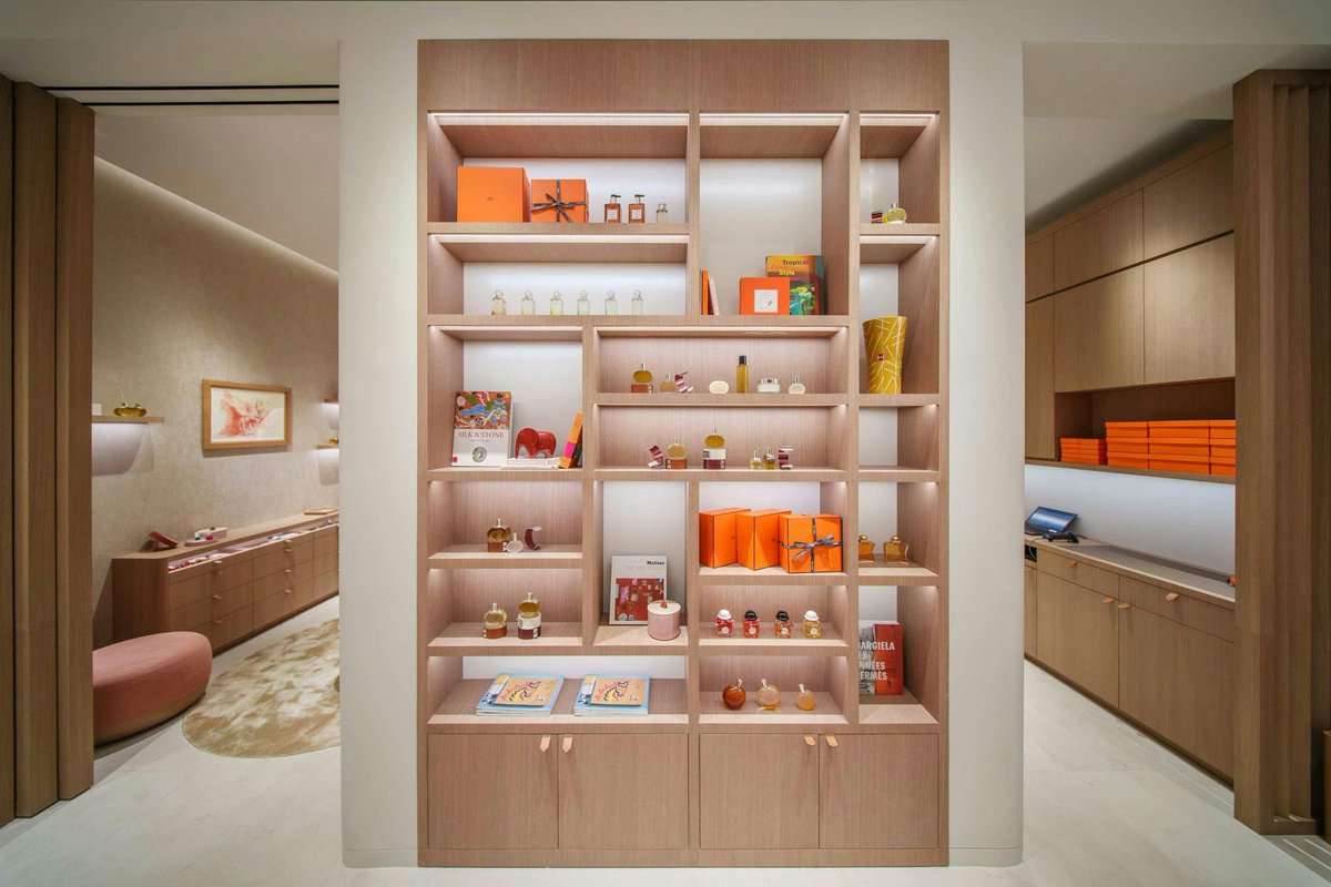 cppluxury's tweet image. HERMÈS opens in Singapore its first beauty store in South East Asia (Fragrances &amp;amp; Beauty) at Raffles City Mall

#Hermes #HermesBeauty #Singapore #luxurybeauty #luxuryfragrances #luxuryperfumes #luxurymakeup #luxuryperfumery #luxuryretail #luxuryboutique @Hermes_Paris
