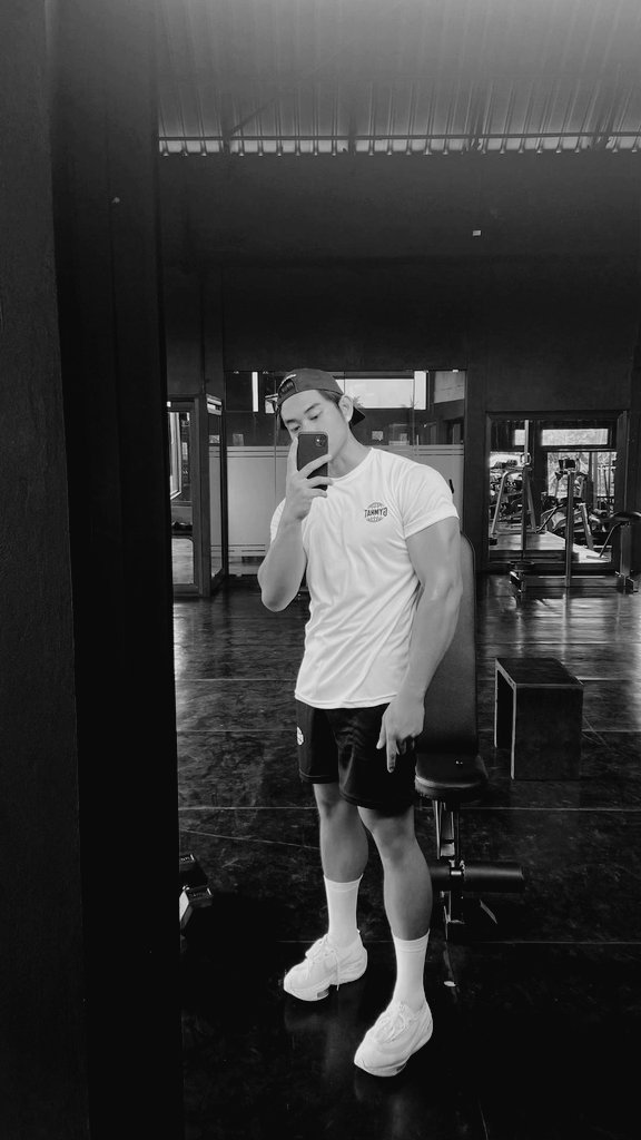 nutriazel's tweet image. besok minggu jangan lupa nge gym