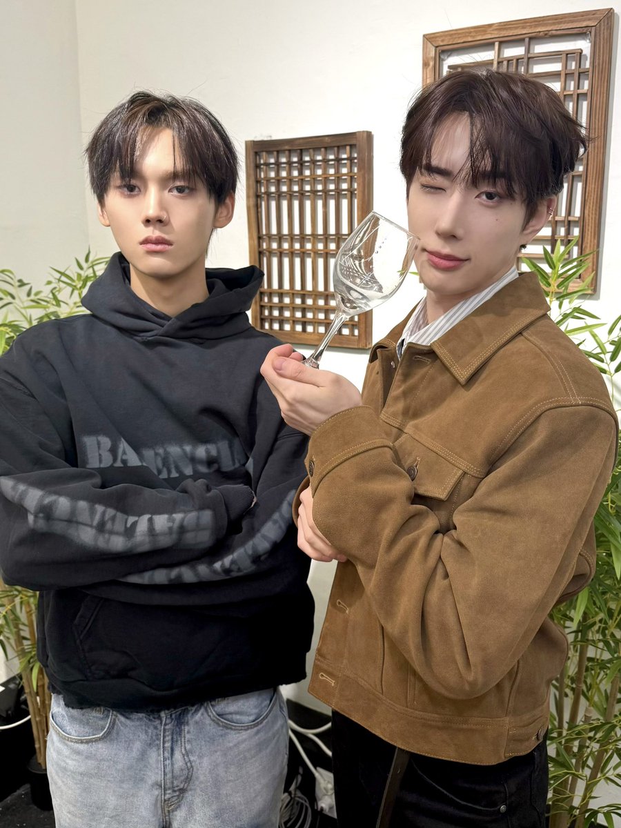 onepact_'s tweet image. [ONE&amp;amp;BEHIND❤️]

태그의 주방 첫 게스트 종우!
고기 러버 종우를 만족시킨 태그 주방장👨🏻‍🍳

#ONEPACT #원팩트
#ONE_BEHIND
#JONGWOO #종우
#TAG #태그