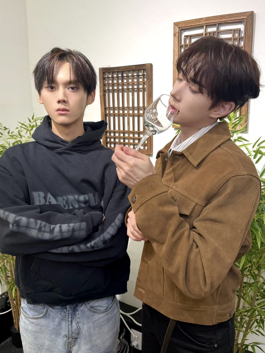 onepact_'s tweet image. [ONE&amp;amp;BEHIND❤️]

태그의 주방 첫 게스트 종우!
고기 러버 종우를 만족시킨 태그 주방장👨🏻‍🍳

#ONEPACT #원팩트
#ONE_BEHIND
#JONGWOO #종우
#TAG #태그