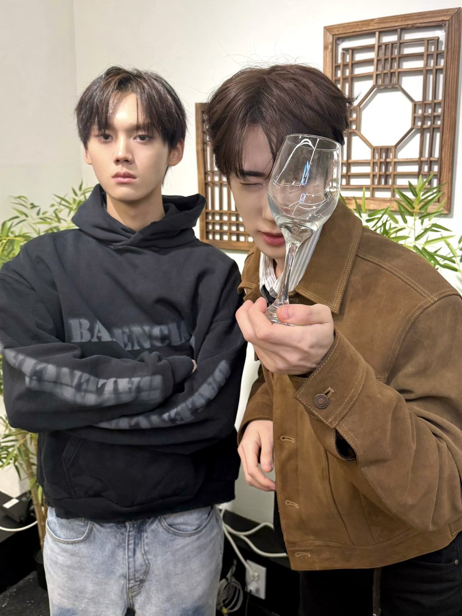 onepact_'s tweet image. [ONE&amp;amp;BEHIND❤️]

태그의 주방 첫 게스트 종우!
고기 러버 종우를 만족시킨 태그 주방장👨🏻‍🍳

#ONEPACT #원팩트
#ONE_BEHIND
#JONGWOO #종우
#TAG #태그