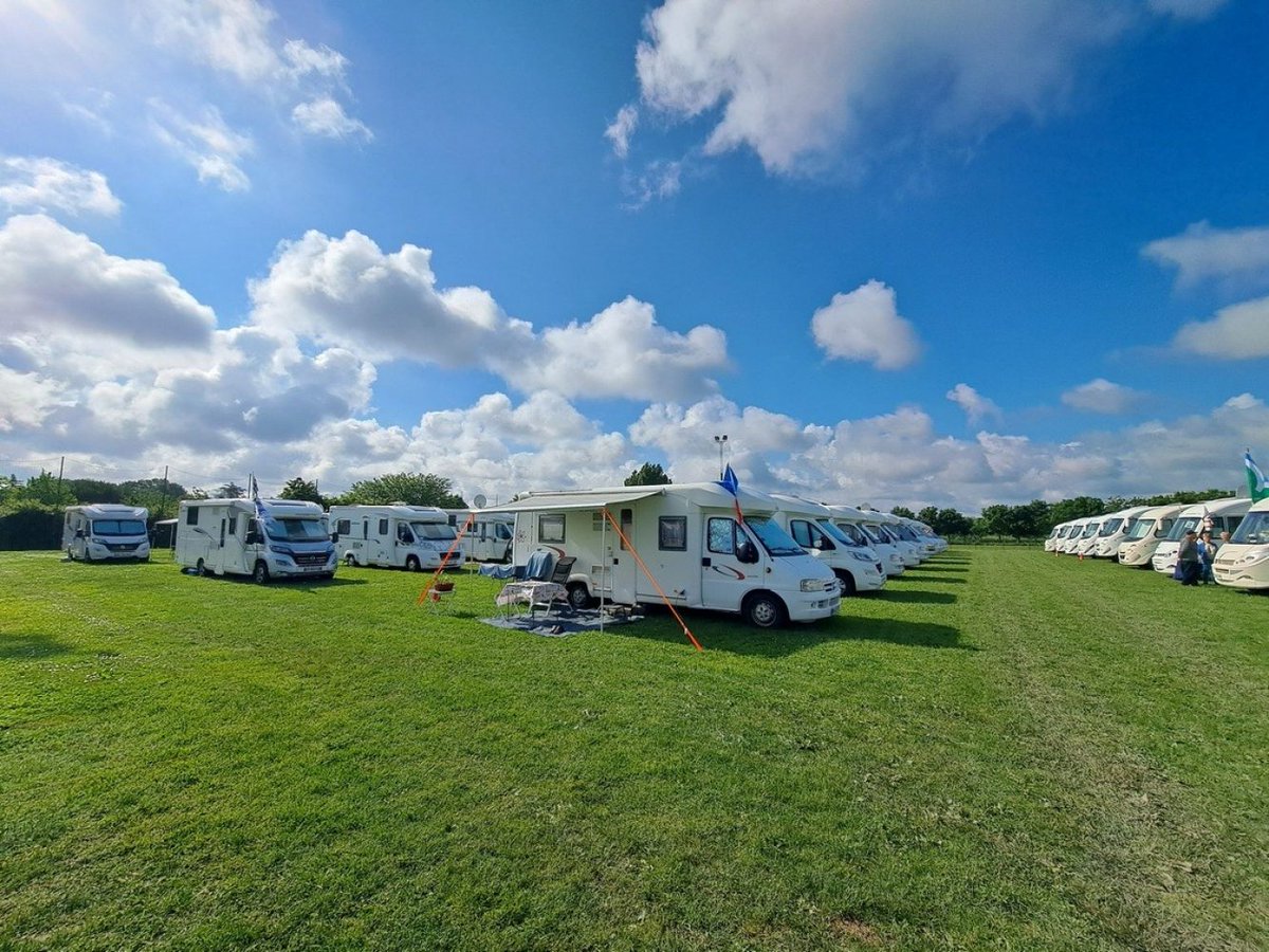 [𝑨𝒄𝒕𝒖]🚎
La destination Vendée Marais Poitevin est une destination de choix pour l’accueil des camping caristes, notamment ceux qui ont un #abonnement avec #CampingQuart😉
✅Véhicule de - de 2 ans tout équipé👏
✅Entretien et assurance👌
#ABONNEZ_VOUS
camping-car.com/balades-et-voy…