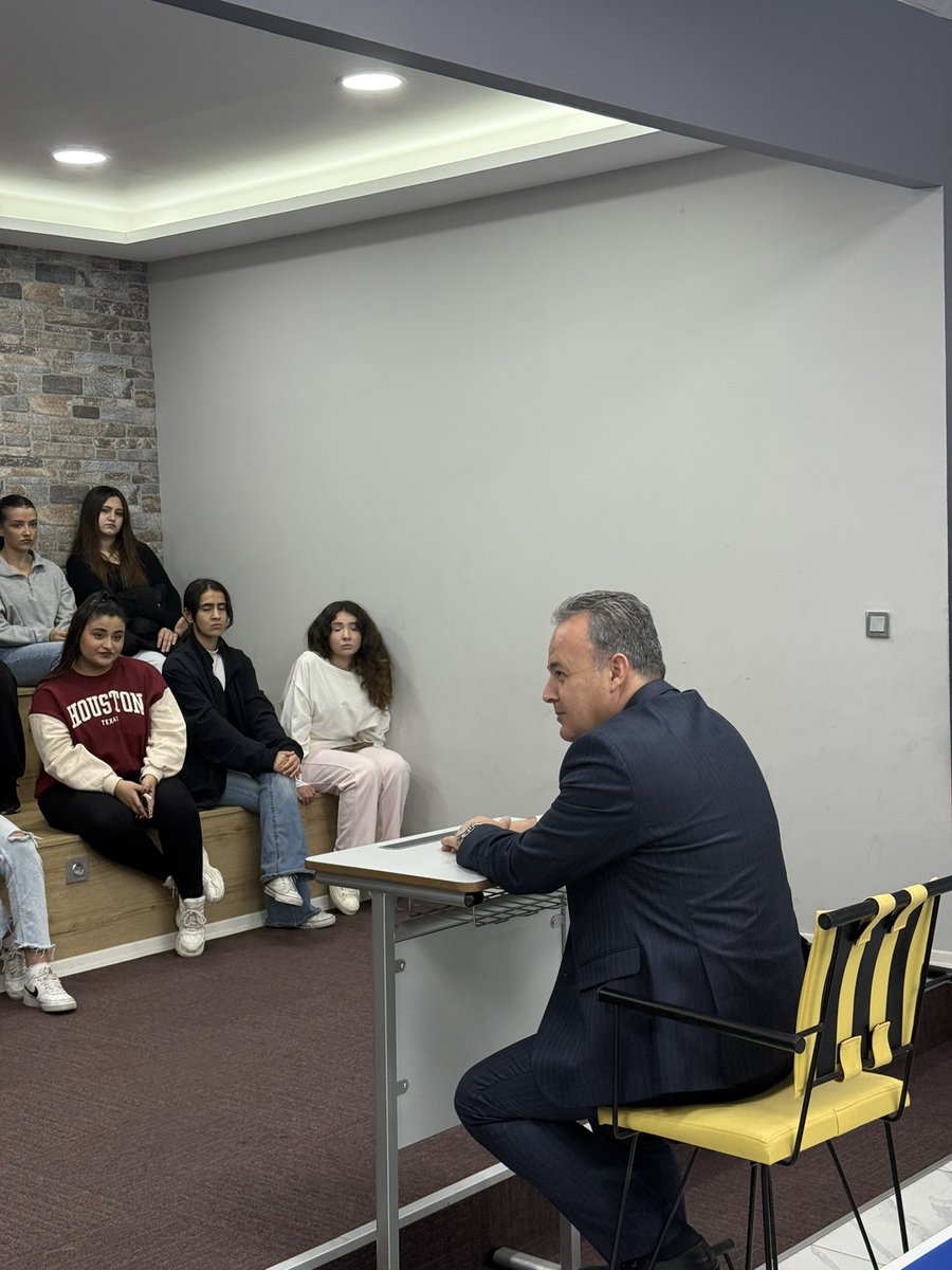 Güvenin ve huzurun yeri Beylikdüzü ilçemizde Sevinç Kurs Merkezinin daveti üzerine öğrencilerimiz ile güzel bir deneyim paylaşımı buluşmasında bir araya gelerek tecrübelerimizi aktarıp, kıymetli öğrencilerimizin sorularını cevapladık. Öğrencilerimize başarılar diliyorum.