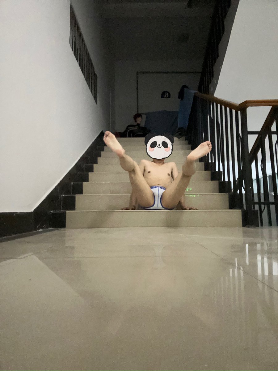 宿舍楼道发骚
#南信大 #NUIST #野裸 #暴露 #双丁