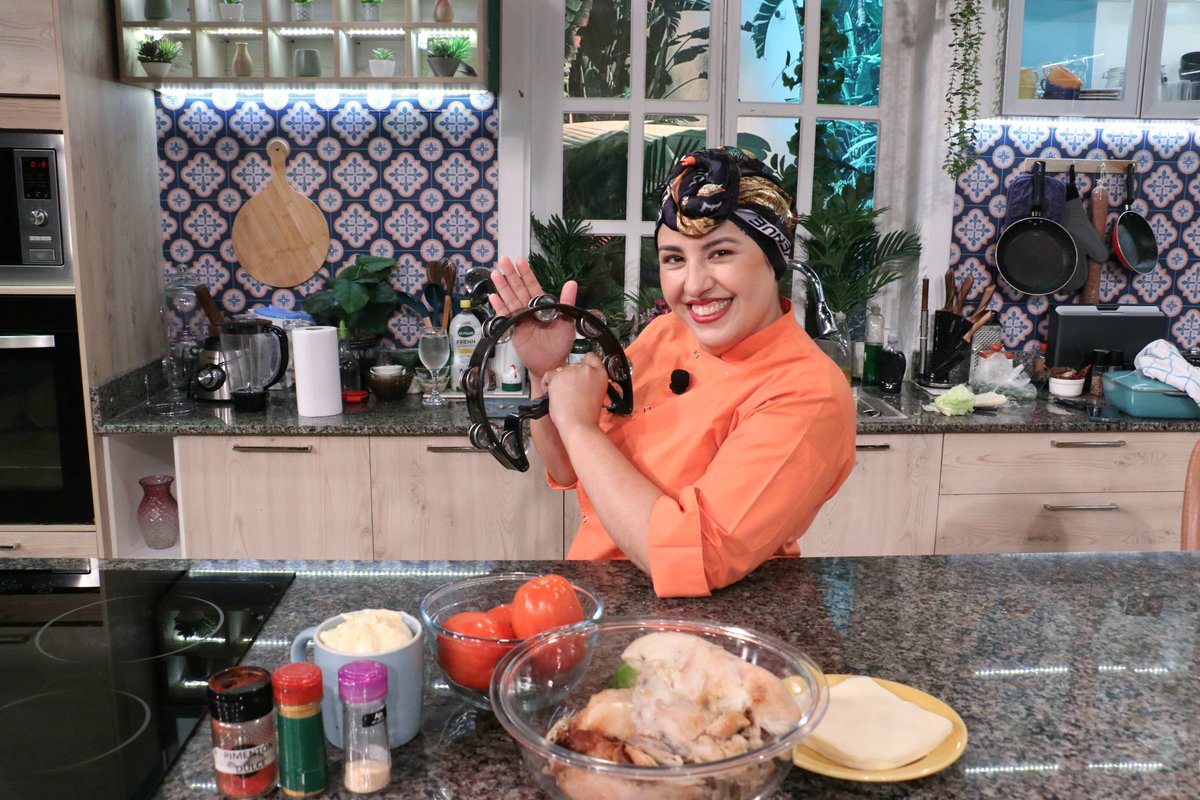 Hoy almorzamos sándwich de pollo al curry 🥪🔥 ¡Pura delicia!

#KaruPorã por #lateledetodos ✨️