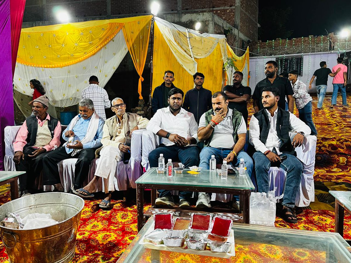 Nirajgupta9452's tweet image. आज मांगलिक कार्यक्रम में बड़े भाई, प्रदेश अध्यक्ष शिखर गुप्ता जी के साथ शामिल होने का सौभाग्य मिला। साथ ही विश्व हिंदू रक्षा परिषद के देवरिया जिलाध्यक्ष श्री भूपेन्द्र दीक्षित जी भी उपस्थित रहे।
#deoria