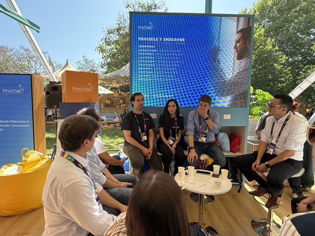 ProChile's tweet photo. Comenzamos el segundo día en #EtMday con un conversatorio entre @endeavorchile y ProChile. Paralelamente se realizó la reunión con #TransformaAlimentos, #SynergicFood y #Atomfruit 🤝 https://t.co/jVsXJz3A68