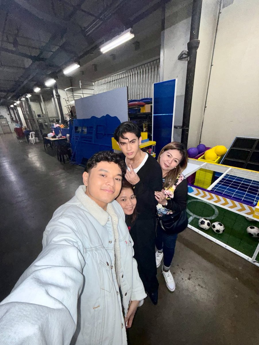 JPexclusive24's tweet photo. Post-show shot!

#librefunalomax https://t.co/Z03LcLNB6C