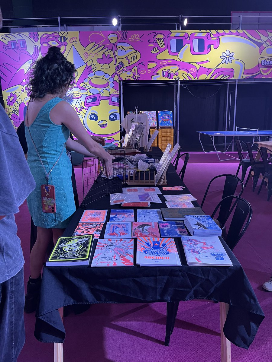 NounsFair's tweet image. Come this FRIDAY to the art market of the Nouns Fair at @EFDevcon 

Buy art, prints, comics and more with crypto directly from the artists 🧑‍🎨 🖼️ 

Buy something and get a risograph print from the artist for free!

We are in the collectibles district (green pavilion)

⌐◨-◨