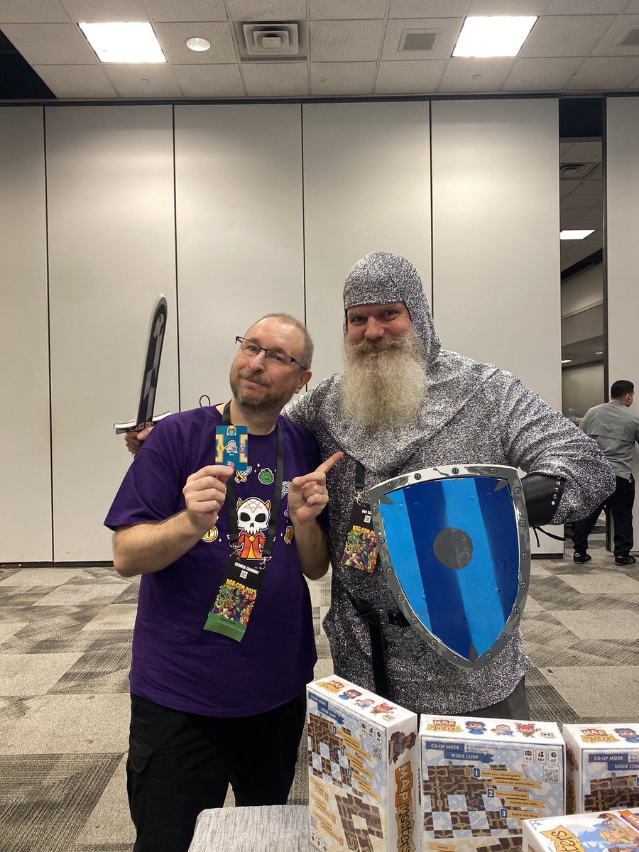 CaptainGames_CG's tweet image. What a funny gentleman we met during @BoardGameGeek .con… wondering where he got his cosplay idea? 💡🤩⚔️

#bgg #mapmasters #dallas #boardgames #bggcon #boardgame #dungeoncrawling