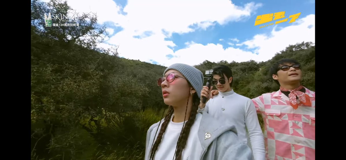 น้องลงไปวัดขนาดพื้นทีเดียว พี่มายประกบไม่ห่างเลย 

#WhatATripxMileApo