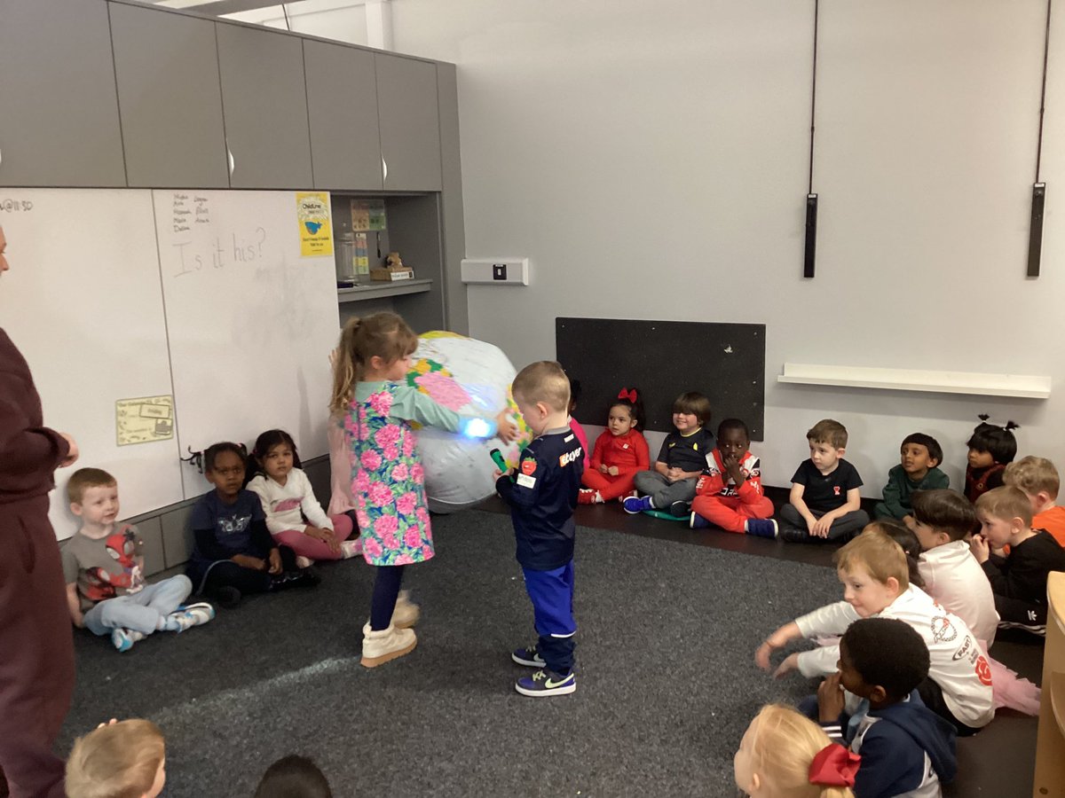 StCuthbertsPri's tweet photo. Reception have enjoyed learning about space this week. Today we used the torch to represent the Sun and looked at how the Earth moves around the Sun to create night and day ππ #StCuthbertsEYFS #StCuthbertsScience https://t.co/O8bc7Xcqqg