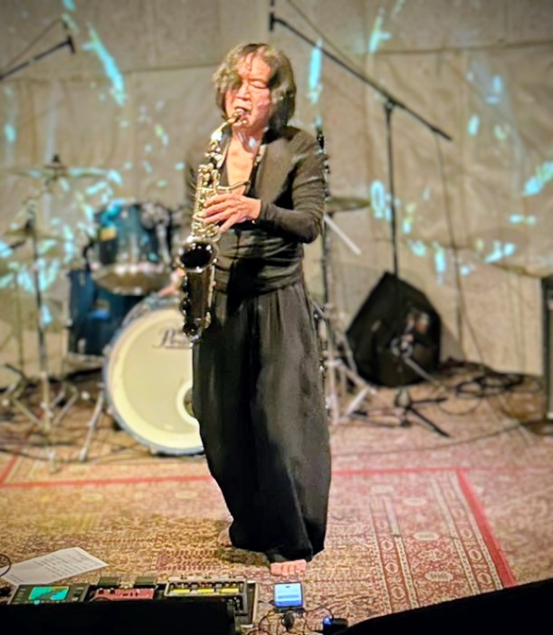 今日のヒソミネの様子。ボイスパーフォマンス、身体を入れて新しい曲やって見ました。共演の皆様、観に来て頂いたお客様、ありがとうございました。またよろしくお願いします！