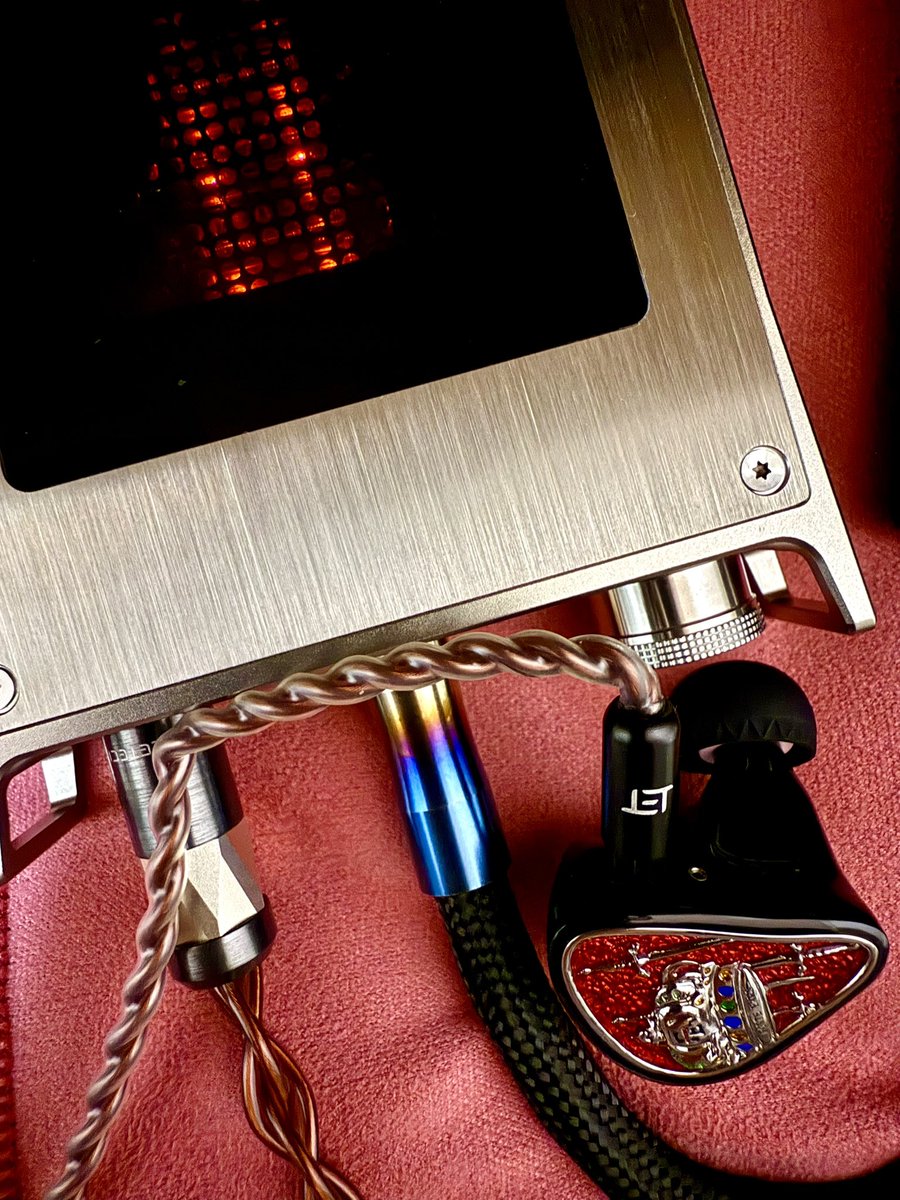 なるほど。
ICのおかげもあってかDCなしでも濃いめになってアタック増すなぁ。
DCinしたら更に厚み。
Macbethは元が濃くないから新鮮。
でも改めてDAP直挿しDCinで聴くと、音が滑らか柔らかでMacbethの良さ出ててこれも有り。

真空管とABどちらも良さがあって甲乙つけがたいな。

 #iBasso #PB6