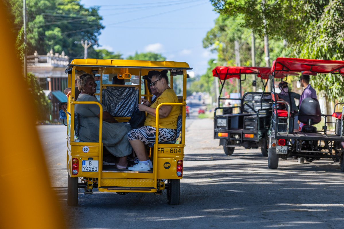 E_RdgzDavila's tweet image. Llegan los triciclos eléctricos a otra importante ciudad de #Cuba. En Cienfuegos desde ayer, circulan 11 triciclos eléctricos en una única ruta que enlaza el parque Villuendas, la Avenida 64 y la entrada del aeropuerto en el Reparto La Esperanza.⤵️
facebook.com/share/p/16PfhH…