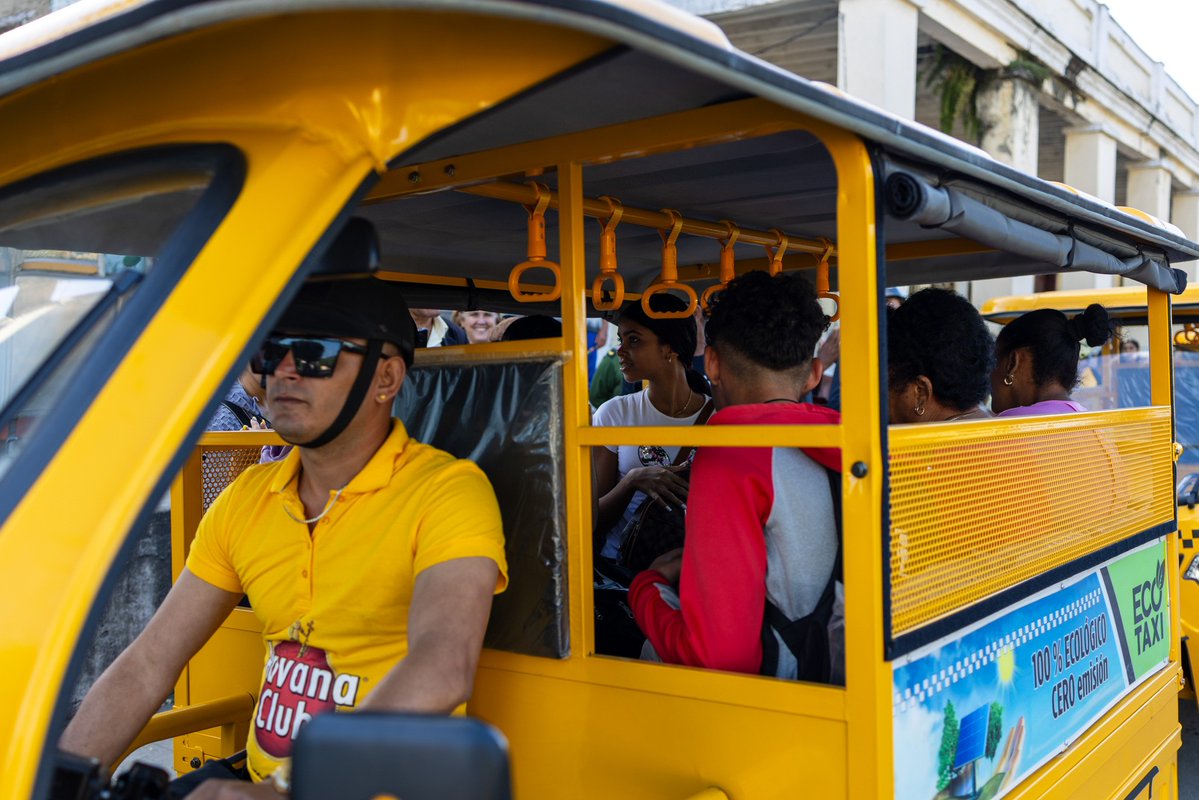 E_RdgzDavila's tweet image. Llegan los triciclos eléctricos a otra importante ciudad de #Cuba. En Cienfuegos desde ayer, circulan 11 triciclos eléctricos en una única ruta que enlaza el parque Villuendas, la Avenida 64 y la entrada del aeropuerto en el Reparto La Esperanza.⤵️
facebook.com/share/p/16PfhH…