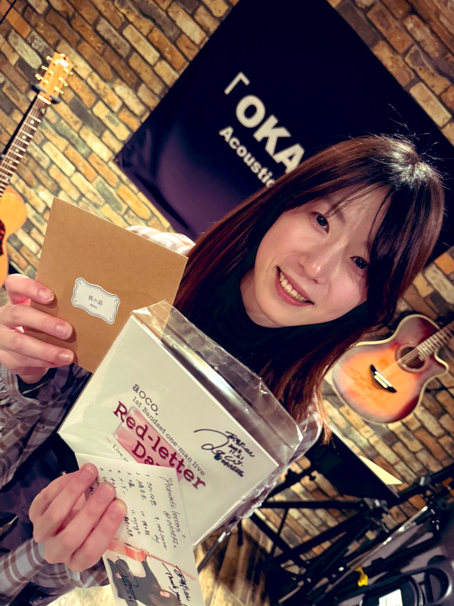 mikebuchi's tweet image. 夏のバンドワンマンに続いて、今回はアコースティックでゆったりワンマン

あらためてこの人の歌声の魅力…というか自分にとってはもう魔力にどっぷりです。甘い毒が全身に回っていくような快感がありますねー

初見時の衝撃は今も全く薄れてません(*´ω｀*)

#aoco.