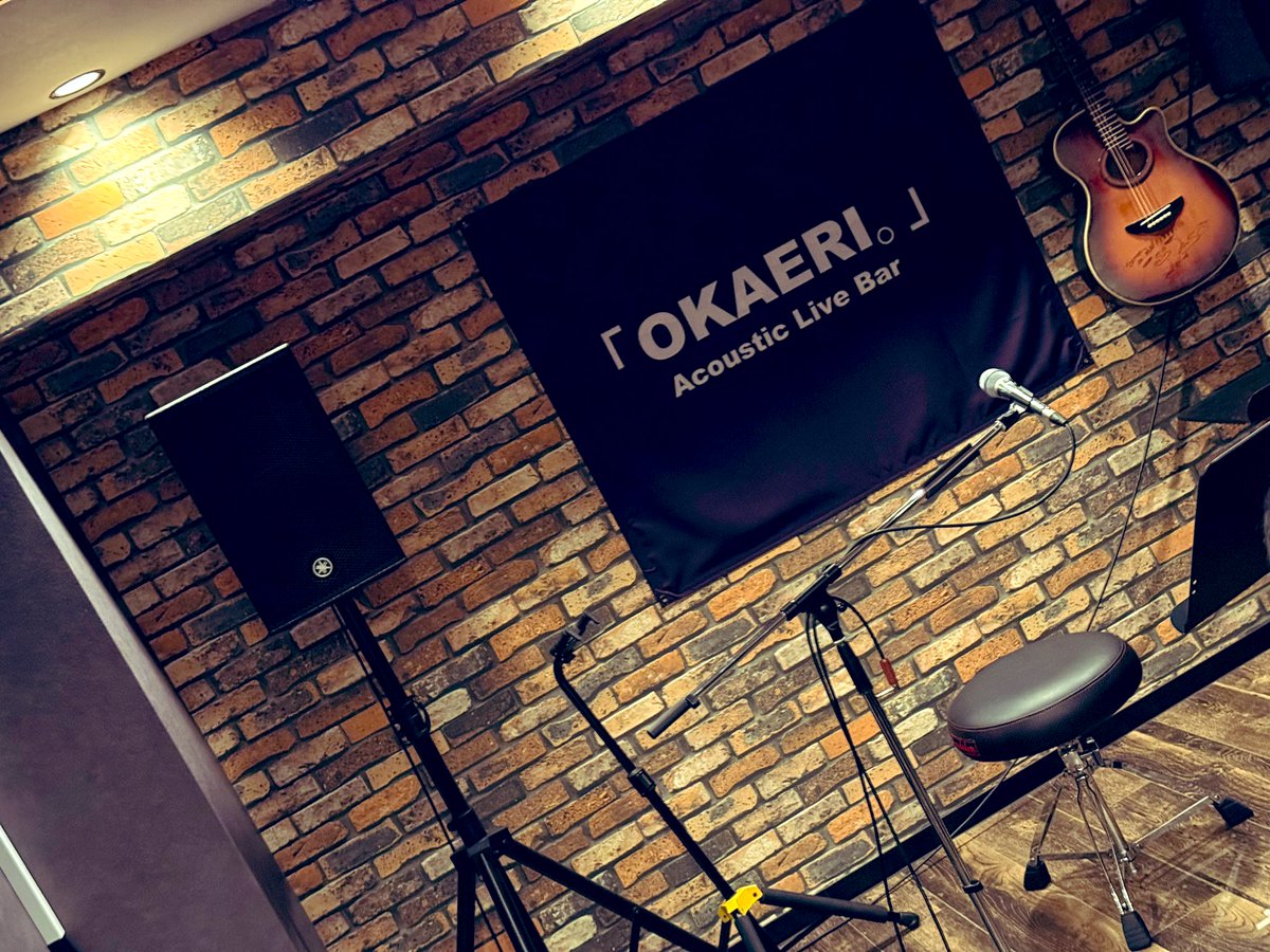 mikebuchi's tweet image. 夏のバンドワンマンに続いて、今回はアコースティックでゆったりワンマン

あらためてこの人の歌声の魅力…というか自分にとってはもう魔力にどっぷりです。甘い毒が全身に回っていくような快感がありますねー

初見時の衝撃は今も全く薄れてません(*´ω｀*)

#aoco.