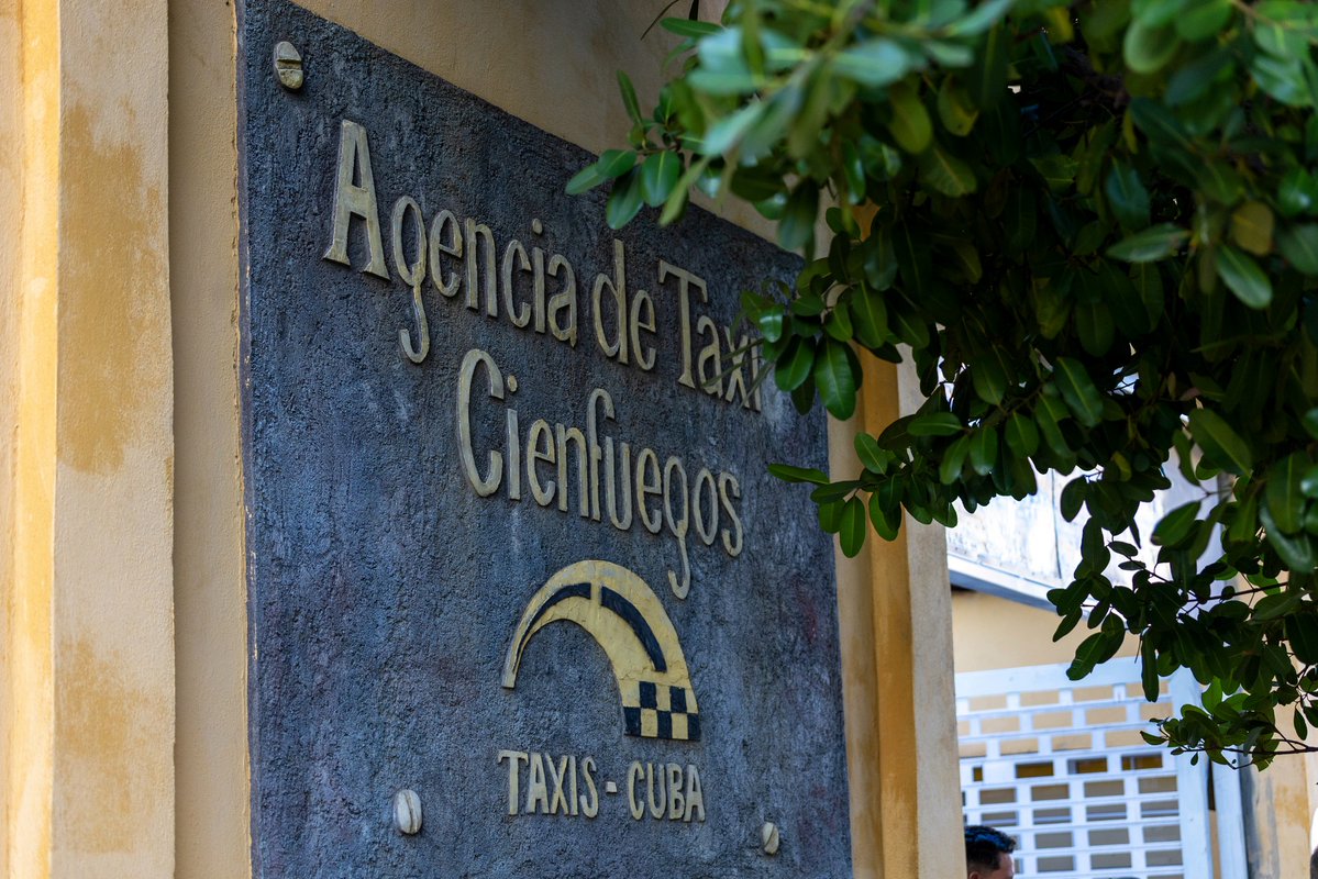 E_RdgzDavila's tweet image. Llegan los triciclos eléctricos a otra importante ciudad de #Cuba. En Cienfuegos desde ayer, circulan 11 triciclos eléctricos en una única ruta que enlaza el parque Villuendas, la Avenida 64 y la entrada del aeropuerto en el Reparto La Esperanza.⤵️
facebook.com/share/p/16PfhH…