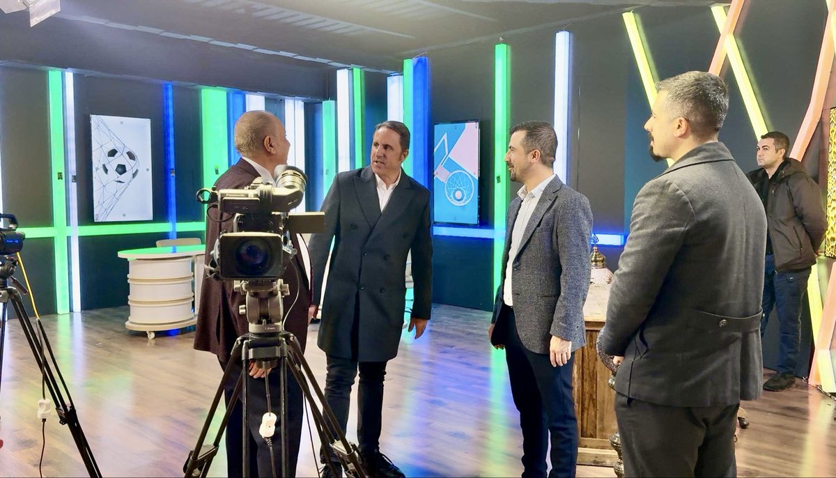 zahirkandas's tweet image. OSB ve VATSO başkanlık dönemlerimde birlikte büyük bir mücadele verdik. Ankara’yı adeta Van için seferber ettik; birçok sorunu anında çözüme kavuşturduk ve güçlü bir Van lobisi oluşturduk. Hiçbir zaman eğip bükmeden, dik durarak, dönemin siyasetçileriyle iş birliği içinde…