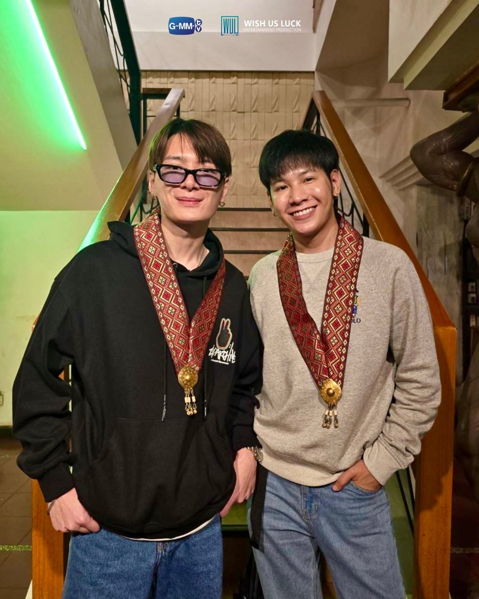 wishusluckent's tweet image. Maligayang pagbabalik sa Manila, Krist, Singto, Off, Gun, Tay, and New! ❤️💚💙

Handang-handa na silang magsaya kasama kayo, PERAYA, BABII, at POLCA sa UP Theater para sa pinakaaabangang PEBACA WHAT A CONCERT IN MANILA. 🎡

Kita-kits bukas!

#PEBACAConcertinManila 
#GMMTV…