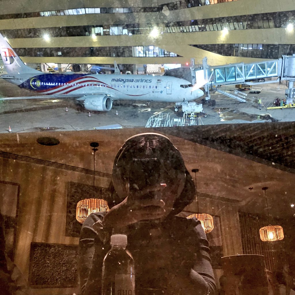 Waiting for my flight to Seoul to see suchmos ☺️ so excited! Also will have university alumni night, too.