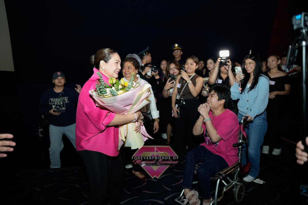Hindi lang artista si Inay Maricel Soriano . She’s comfort, she’s warmth, she’s love. This touching moment with a Maricelian who has cerebral palsy melted everyone’s hearts. First time niyang nakita si Inay. 💖 <a href="/StarCinema/">Star Cinema</a> 

#MeetGreetAndBye