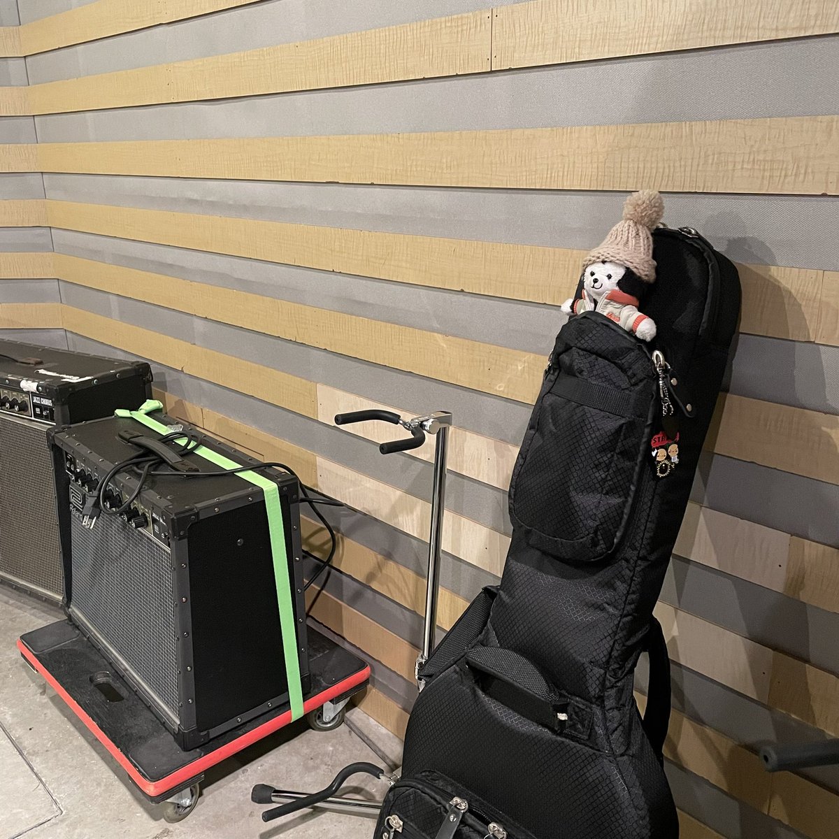 comugi99's tweet image. スタジオにてバンド練習
オリジナル曲が増えていき楽しい

ギターアンプがJC2台なの新鮮