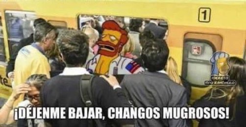 SoySimpsonito's tweet image. Intentando llegar a tiempo al trabajo para no perder el bono de puntualidad: