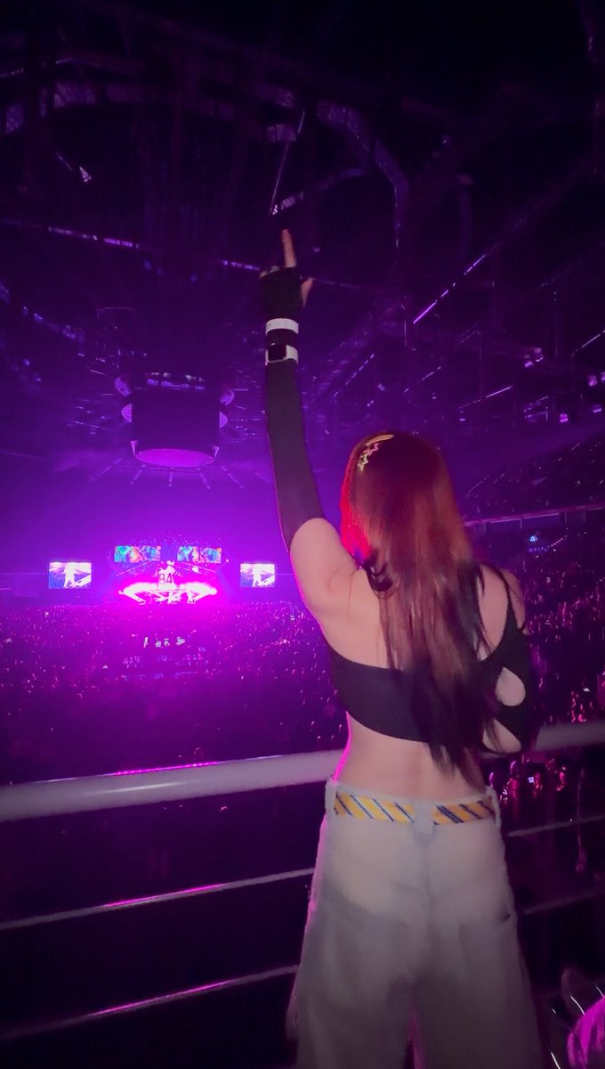 _kim_mi_yong's tweet image. Показую контент з концерту!!!!!❤️‍🔥
Чесно, я була наскільки щаслива, а 12тирічна дівчинка в мені просто ридала🥹