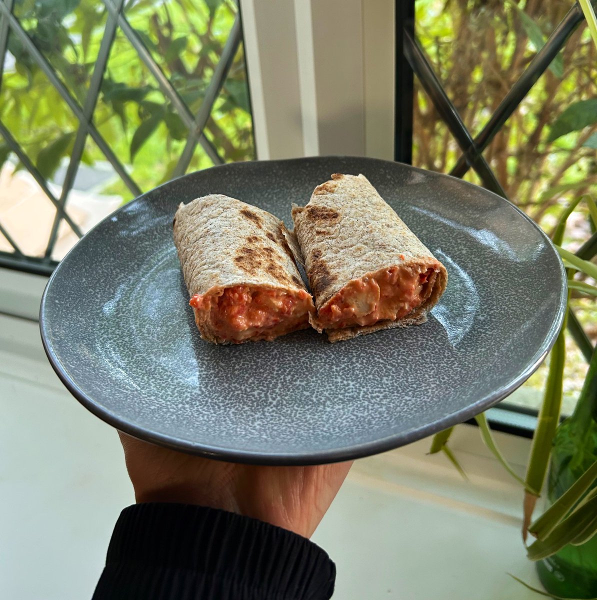 silverredeats's tweet image. Wholemeal wrap with chicken in a roast red pepper &amp;amp; ricotta sauce(?) not sure what to call it lol, but delish lunch 😋