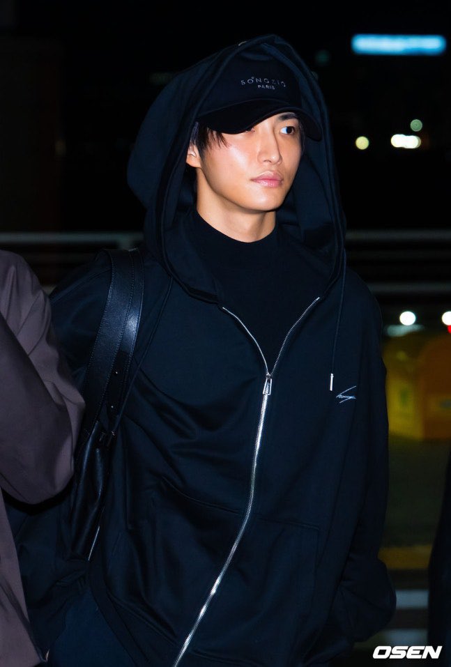 this picture of seonghwa….ohmygod