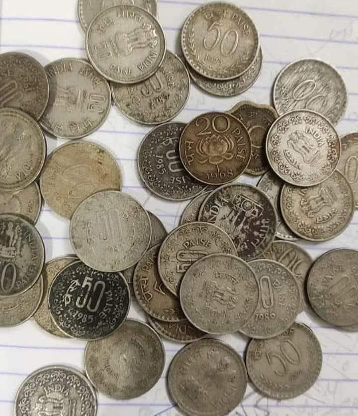 Firojbhai75's tweet image. इन सिक्कों को देखकर आप बताये अपने जीवन की शुरुआत इनमें से किस सिक्के से की है कोई झूठ नहीं बोलेगा ईमानदारी से सब जवाब दो 👇