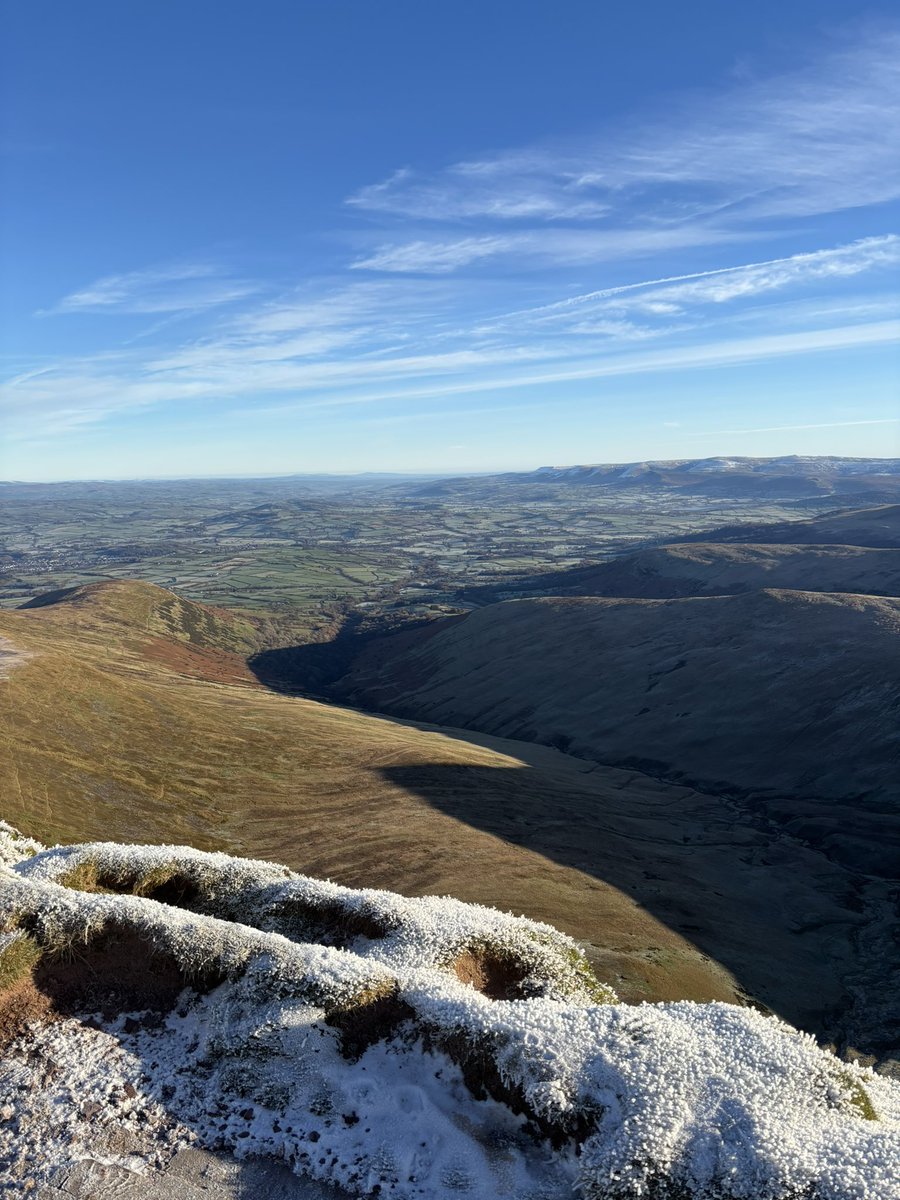 tombell1987's tweet photo. What a stunning Friday morning π
The best medicine π
#walking #hiking #BreconBeacons #PenyFan #CornDu #Wales #mind #body #health #wealth https://t.co/opS2CbOqgE