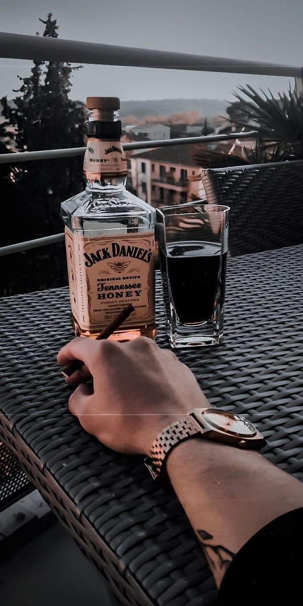 …
Sevgi kadehinden kana kana içmek.