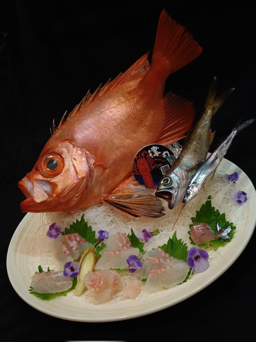 AOME119's tweet photo. 久々の投稿！三重県の律丸さんLINE販売魚のチカメキントキと黒ムツとナンヨウサヨリで！
チカメキントキ脂あり、旨し👍
　#律丸LINE販売
　#旨い魚が食べたい
　#チカメキントキ https://t.co/EdGLUCcSaA