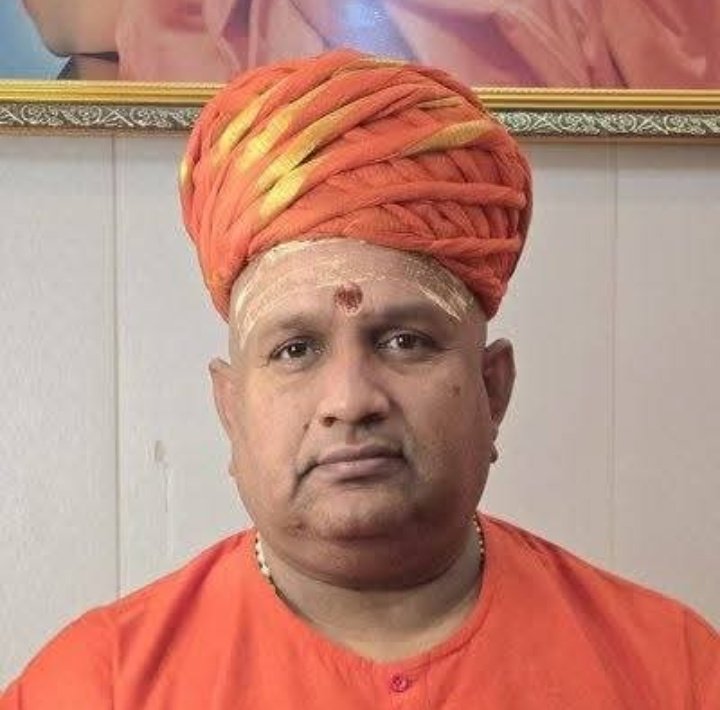 AjeetCcs's tweet image. बाबासाहेब अंबेडकर को अपमानित करने के जुर्म में इस पर FIR दर्ज़ हो गई है, अब जीवन भर यह भी जय भीम जय संविधान बोलेगा 🔥🔥