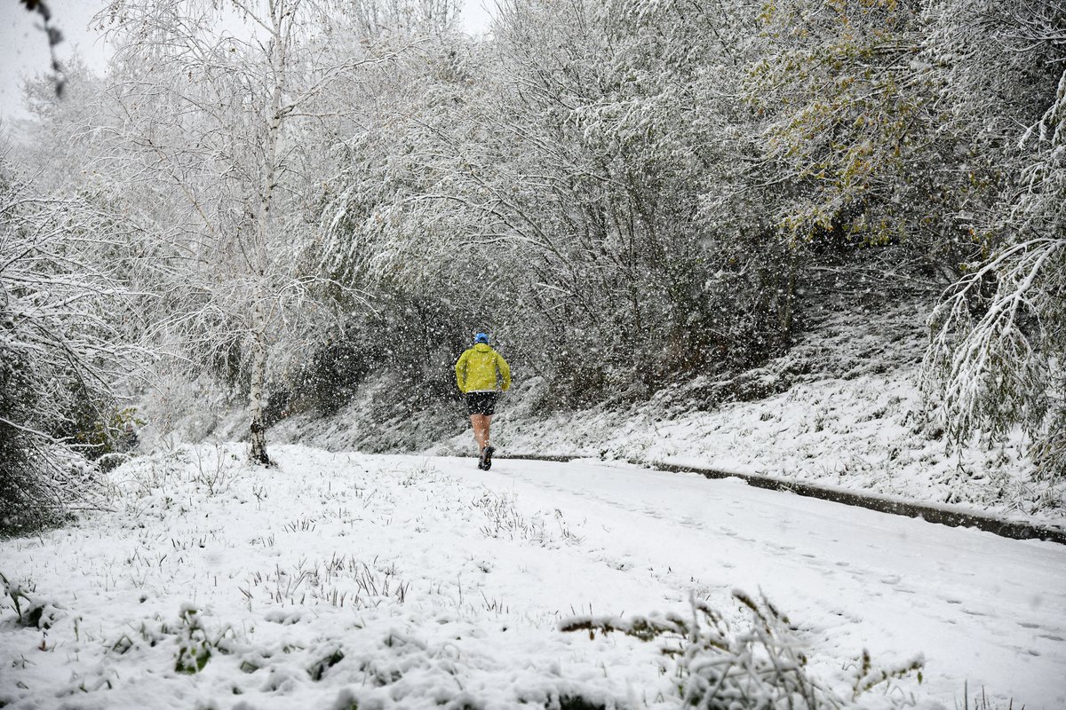 Esperábamos nieve... y la nieve llegó. Pero a algunos no les cambia el plan ni eso. #zumarraga
