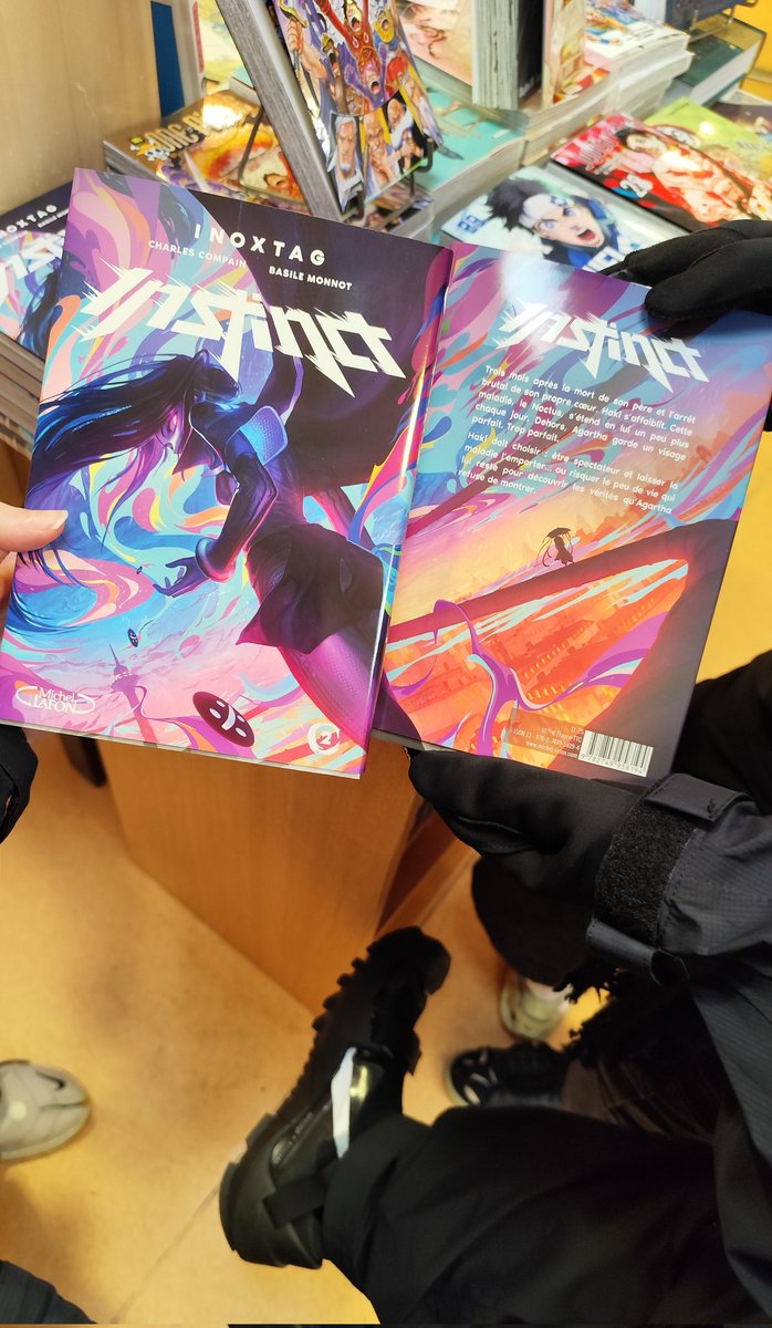 Trou noir tweet media