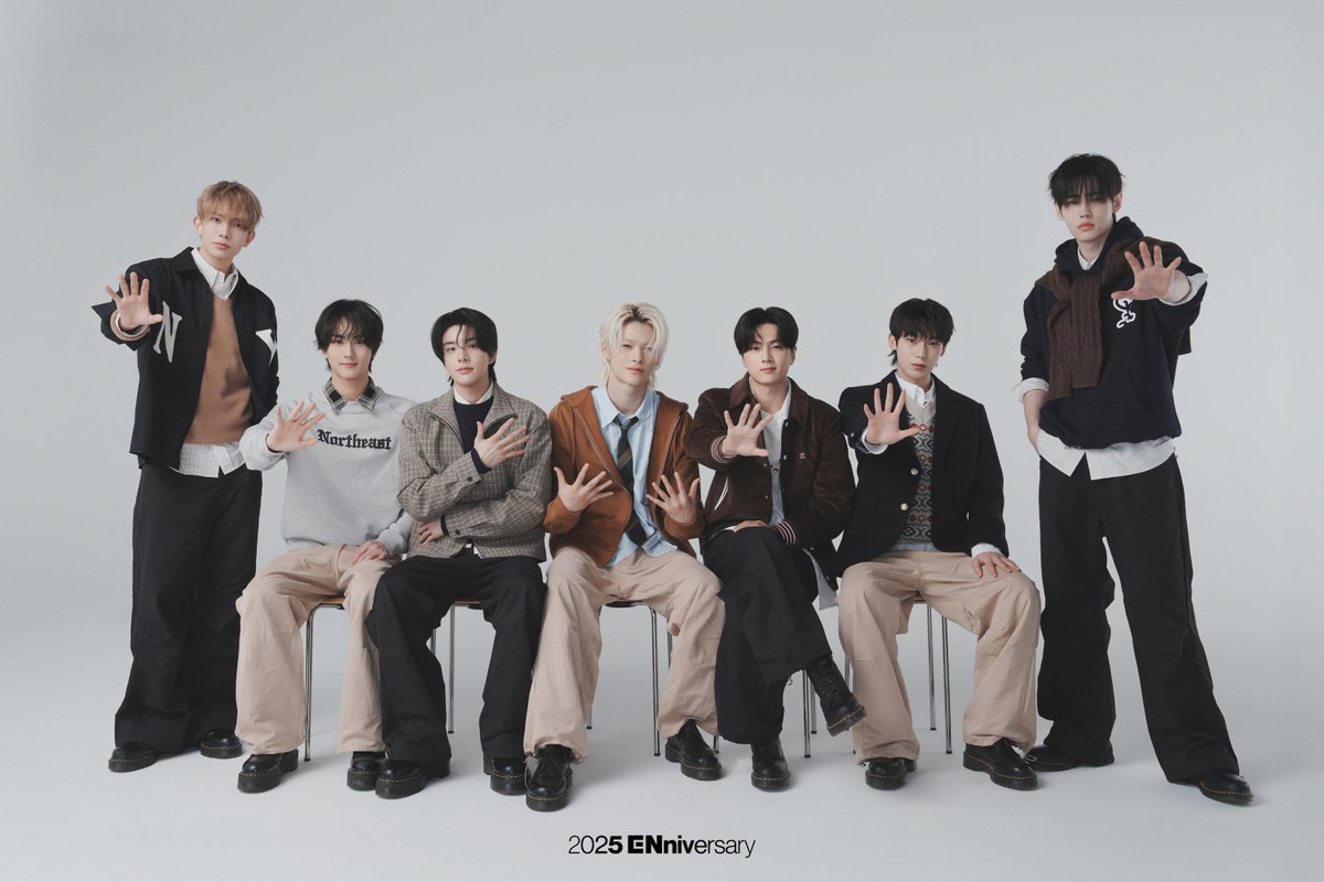 woncattos's tweet image. &quot;🖐&quot; for 5 YEARS 😭😭😭😭😭😭 MY ENHYPEN