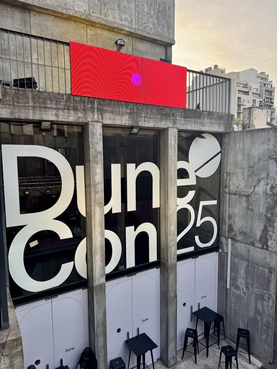 Perigoway's tweet image. Shoutout to @Dune for this amazing event. Interesting talks, great and friendly people to connect with, a top level organization, and delicious food and drinks. You really know how to host an event. Thank you to everyone working behind the scenes to make this happen.
#DuneCon25